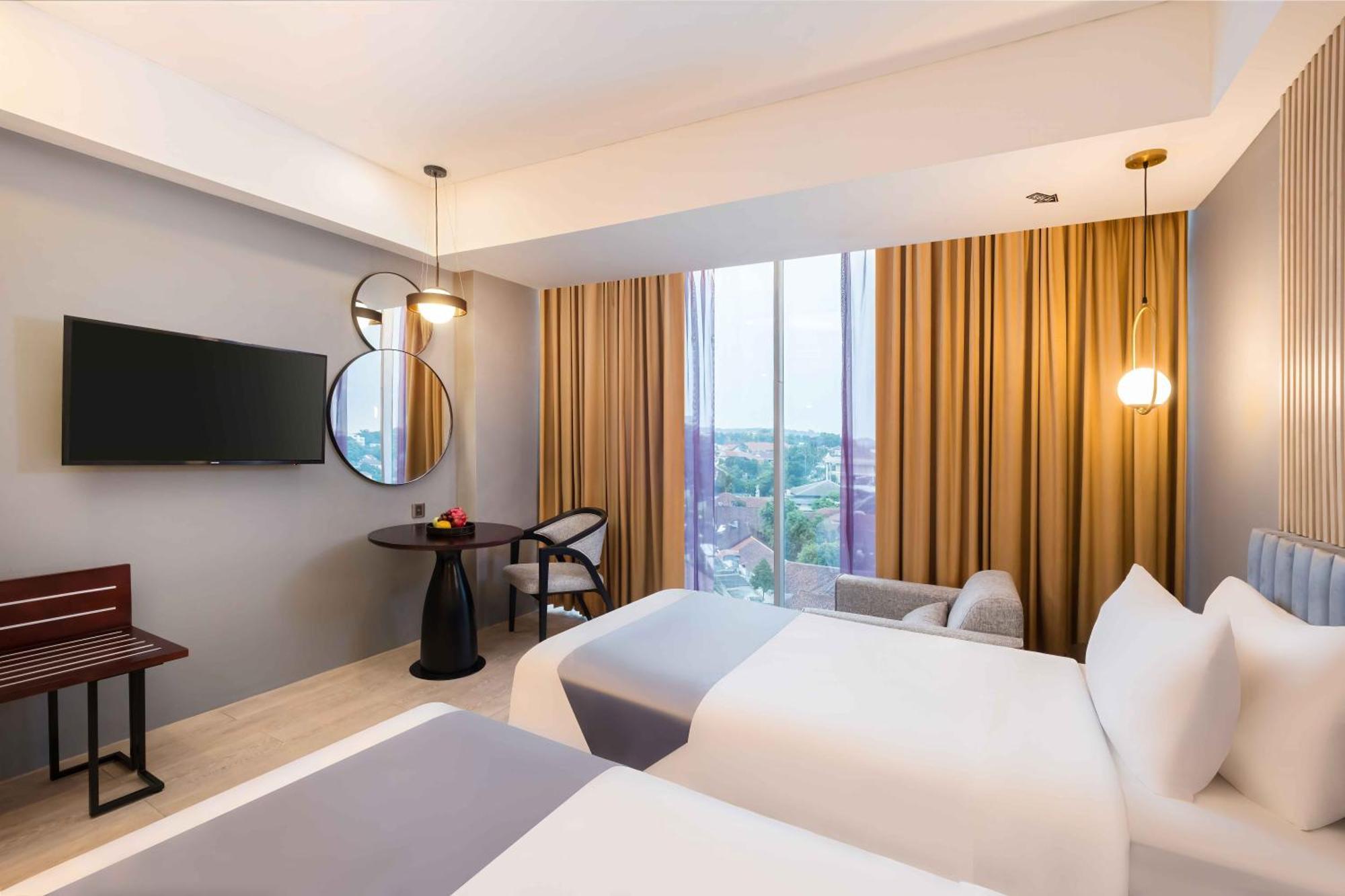 Grand Edge Hotel Semarang Exterior photo
