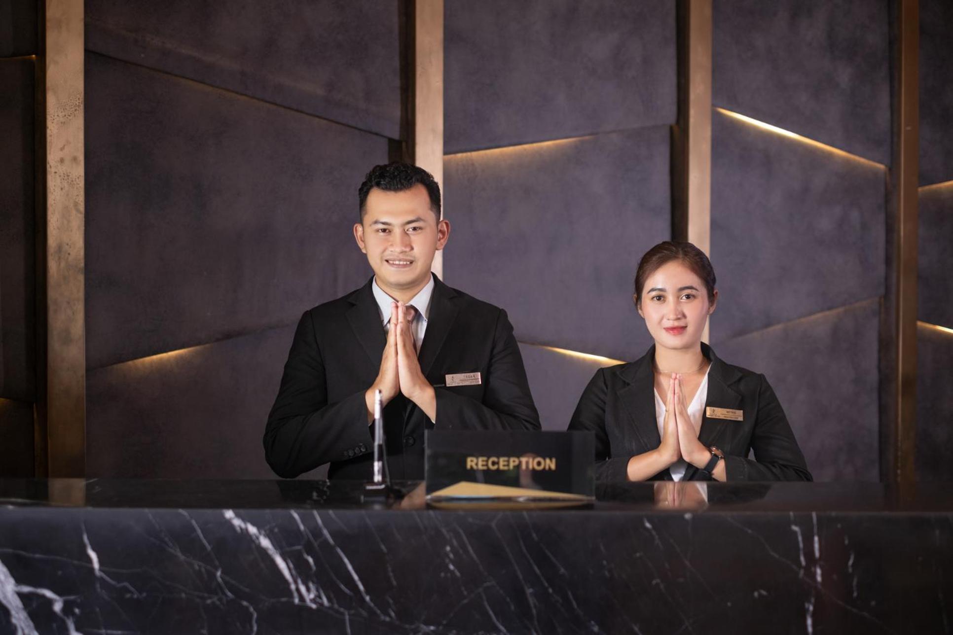 Grand Edge Hotel Semarang Exterior photo