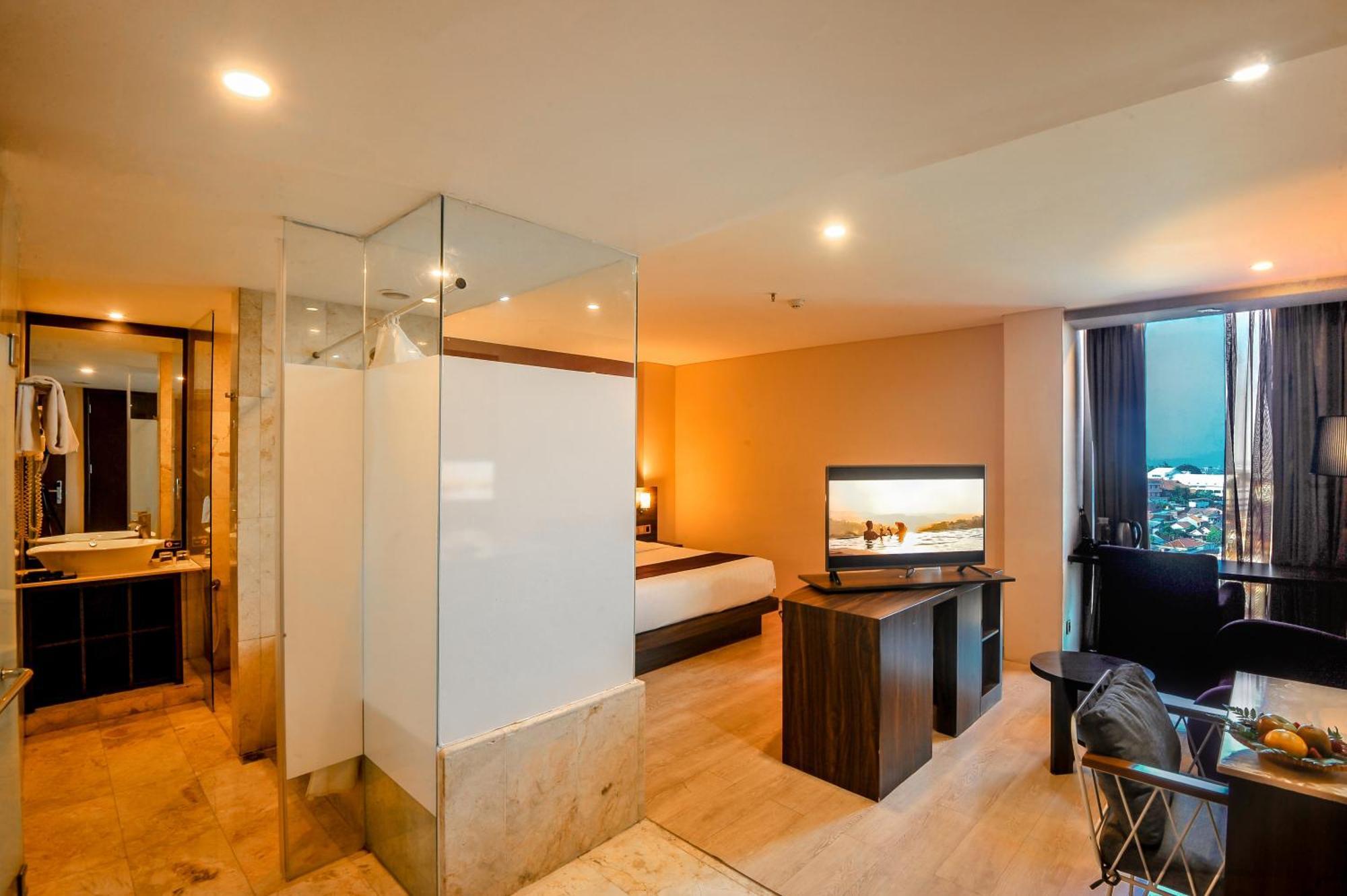 Grand Edge Hotel Semarang Exterior photo
