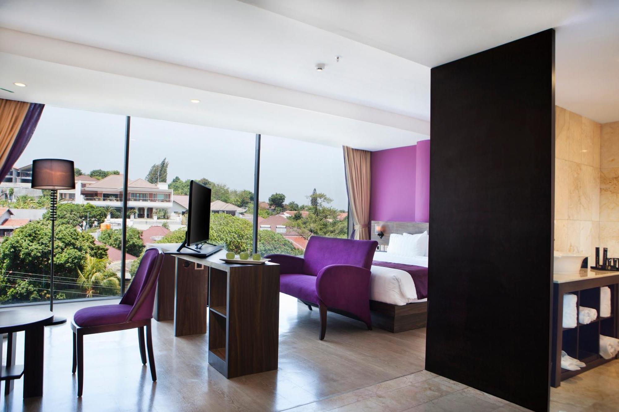 Grand Edge Hotel Semarang Exterior photo