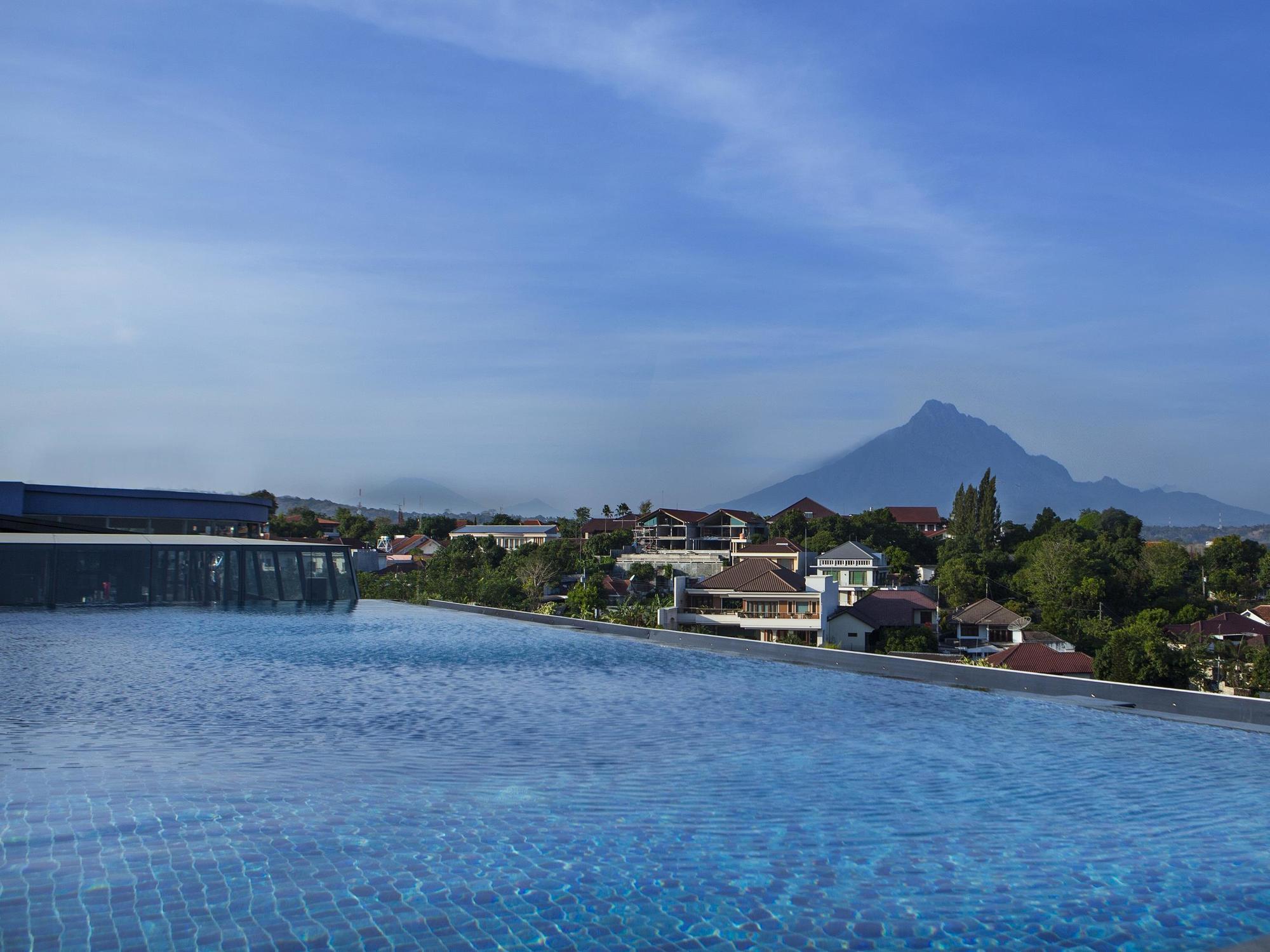 Grand Edge Hotel Semarang Exterior photo