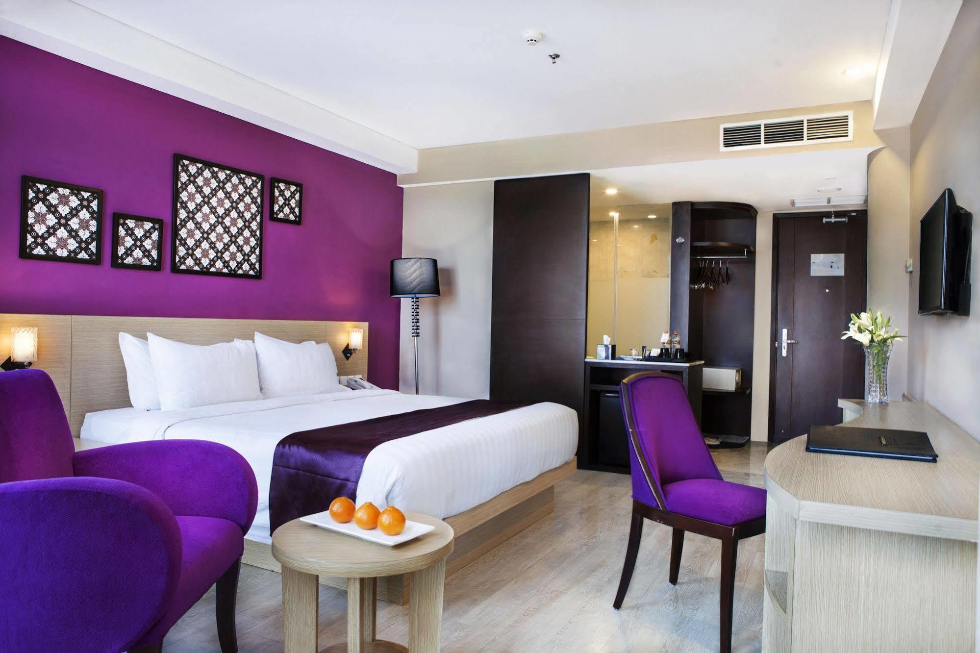 Grand Edge Hotel Semarang Exterior photo