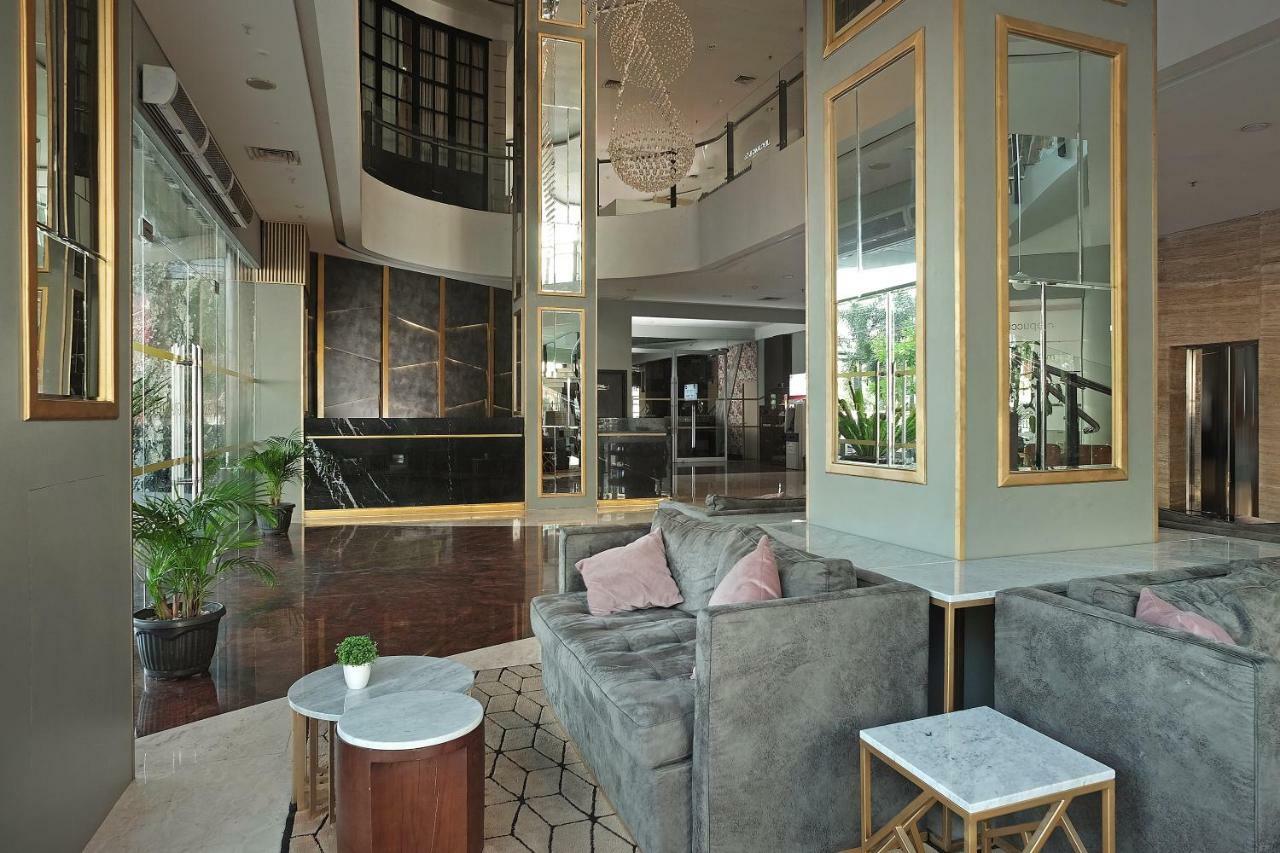 Grand Edge Hotel Semarang Exterior photo