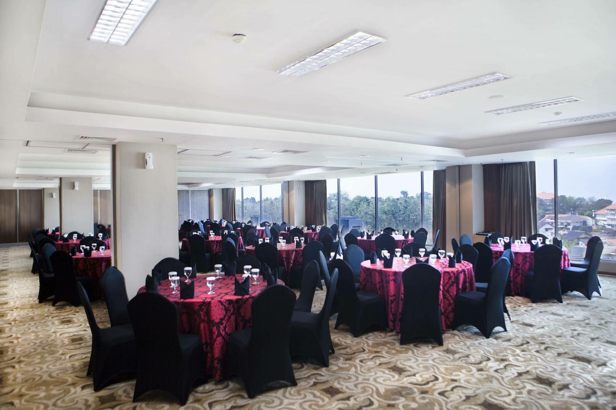 Grand Edge Hotel Semarang Exterior photo
